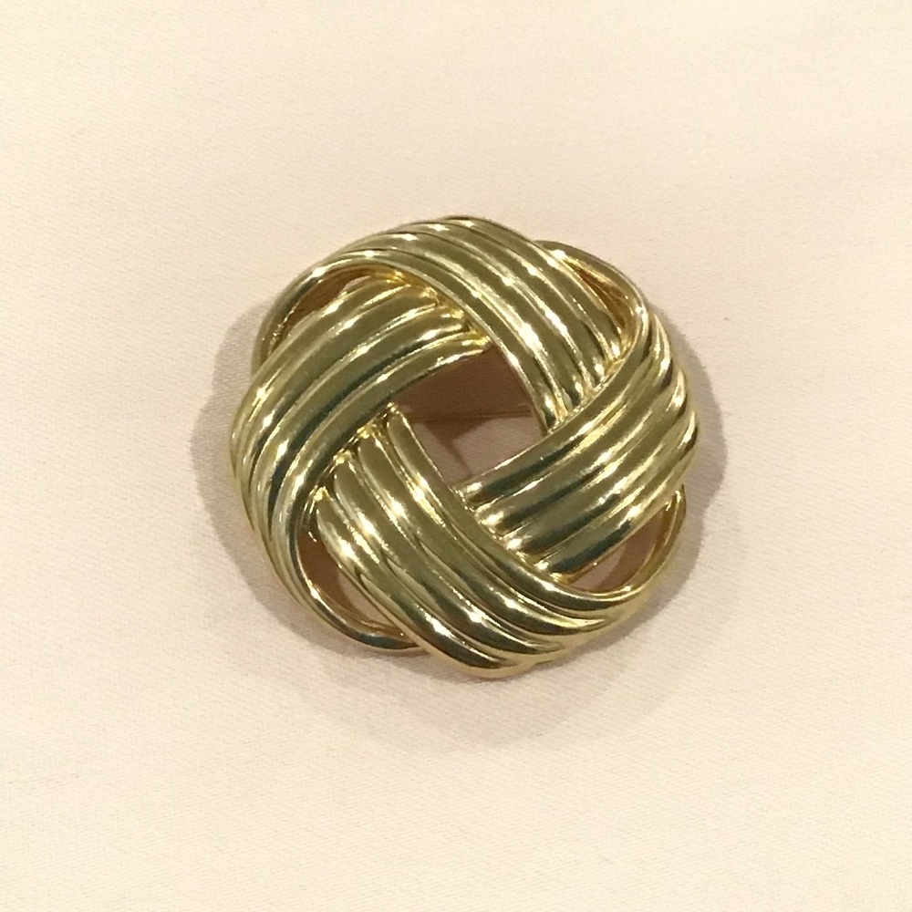 Vintage E. Pearl Gold Tone Ribbed Knot Style Pin 1 11/16" Long